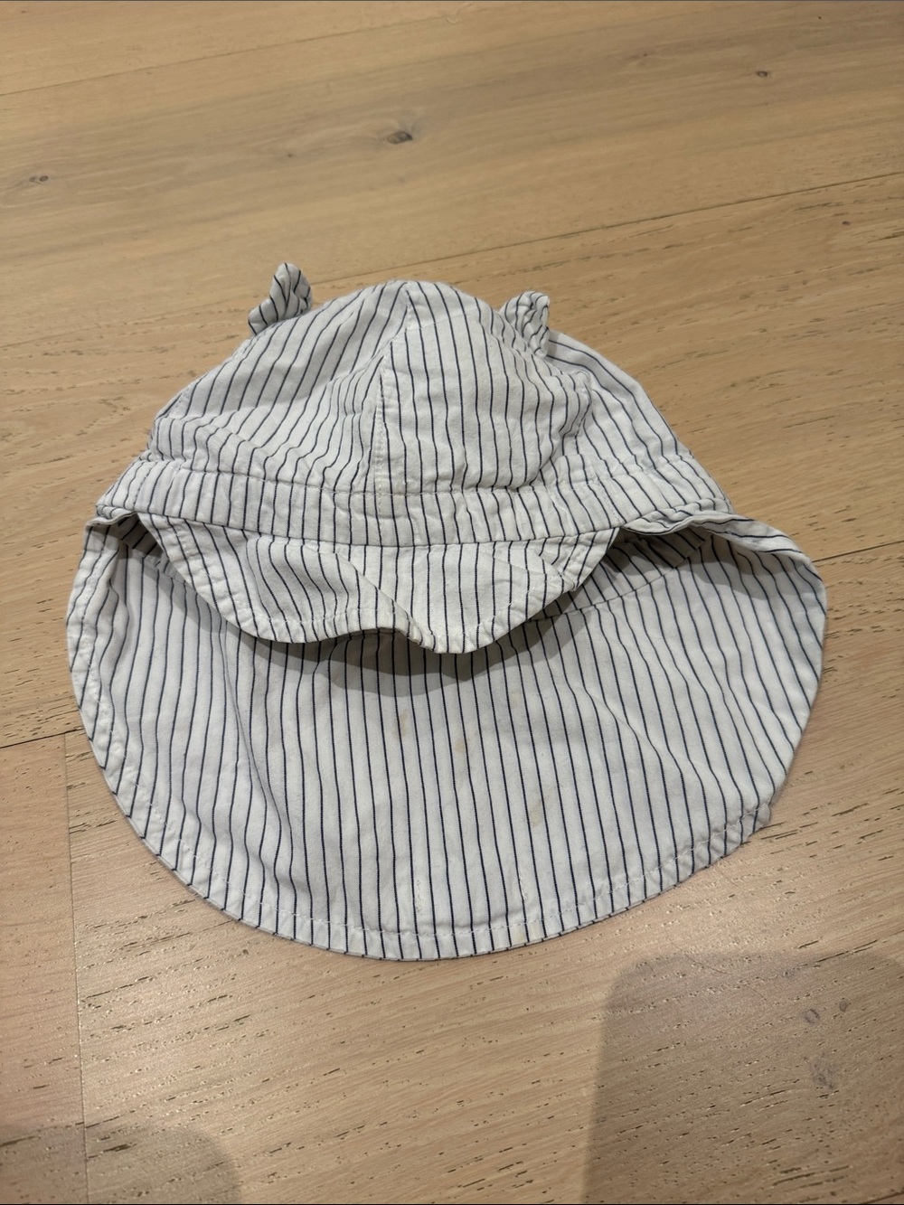 Liewood. 3-4Y Children's White & Navy Stripe Sun Hat with Neck Flap